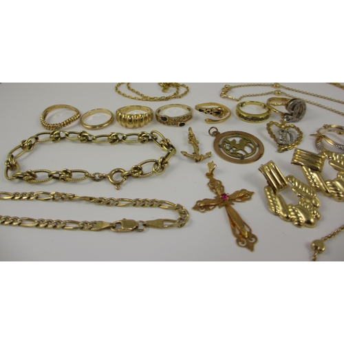 91 - A collection of 14ct gold and yellow metal jewellery