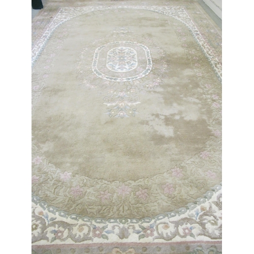 799 - A large floral decorated carpet