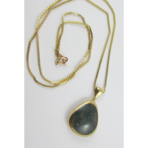 91 - A 9ct yellow gold pendant  set with mother of pearl and moss agate in a smooth pebble shape (Chain n... 