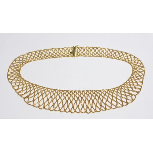 102 - A nine carat gold openwork collar