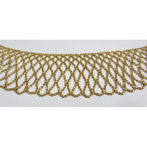 102 - A nine carat gold openwork collar