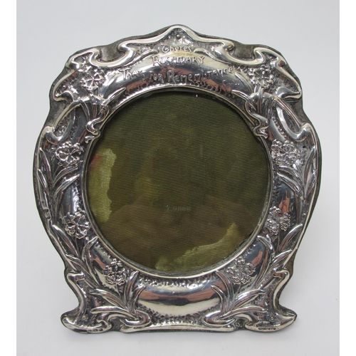 186 - A silver mounted photograph frame