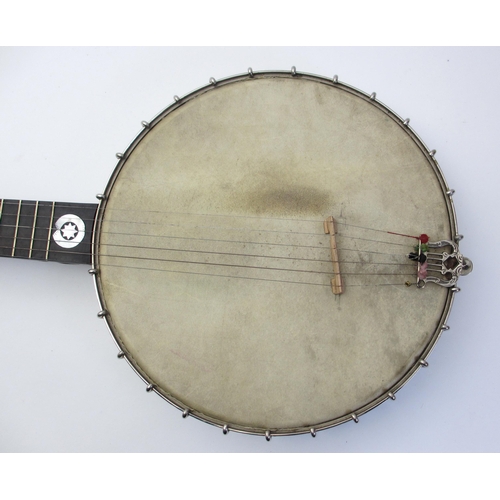 670 - An American banjo