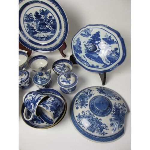 806 - A Chinese export blue and white service