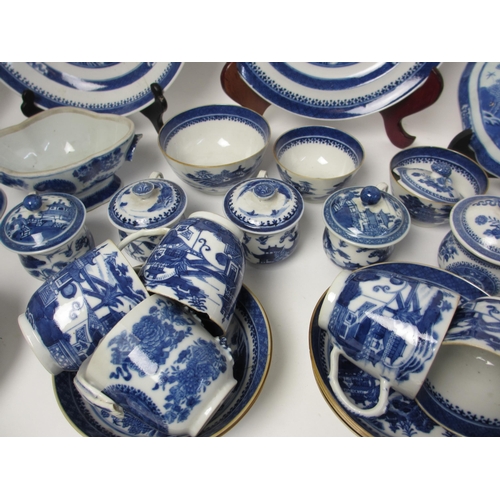 806 - A Chinese export blue and white service