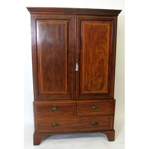 835 - A 19th Century Sheraton style linen press