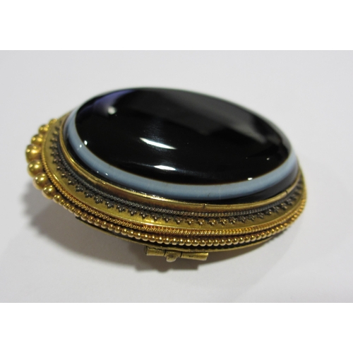 86 - A Victorian banded agate remembrance brooch