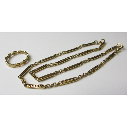 116 - A nine carat gold neckchain with elongated links