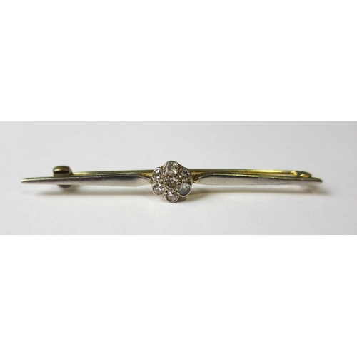 117 - An Edwardian 15 ct bi colour gold diamond set bar brooch