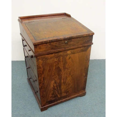 815 - A late Victorian mahogany davenport desk