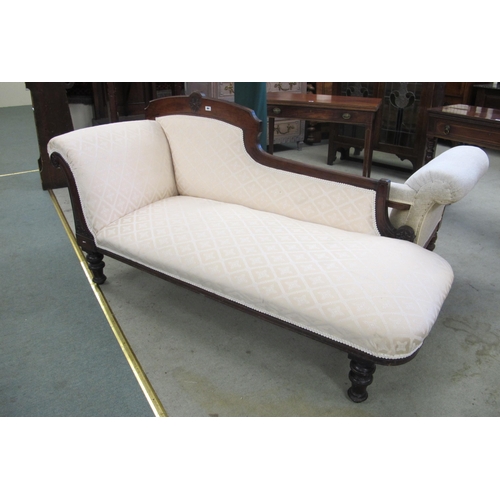 864 - A Victorian mahogany framed chaise longue