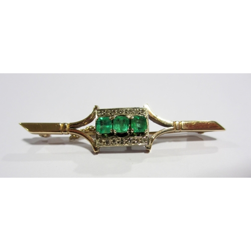 107 - An emerald and diamond brooch