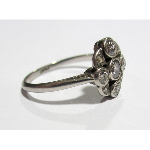 120 - An Art Deco platinum and diamond ring