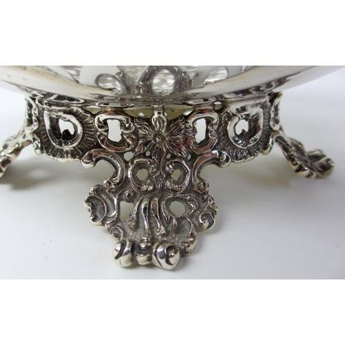 147 - A pair of silver fruit baskets