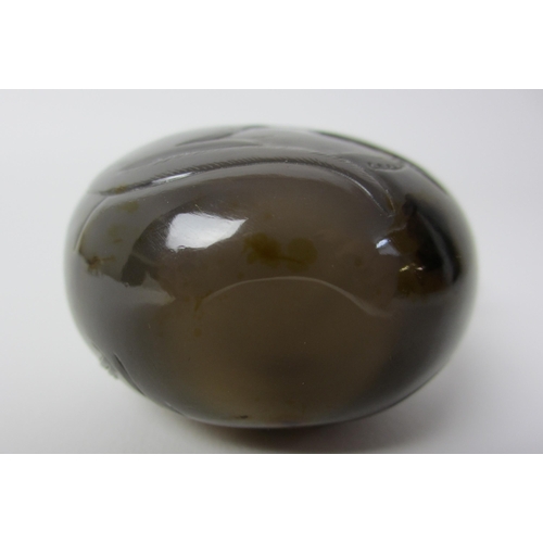 256 - A Chinese agate snuff bottle