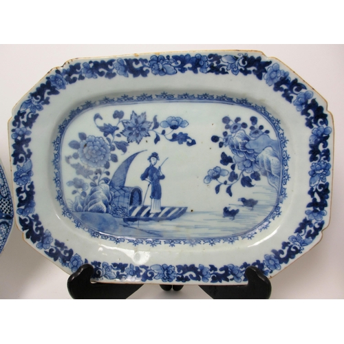 280 - A Chinese export blue and white octagonal shaped ashet