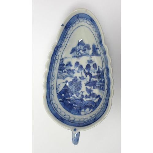 280 - A Chinese export blue and white octagonal shaped ashet