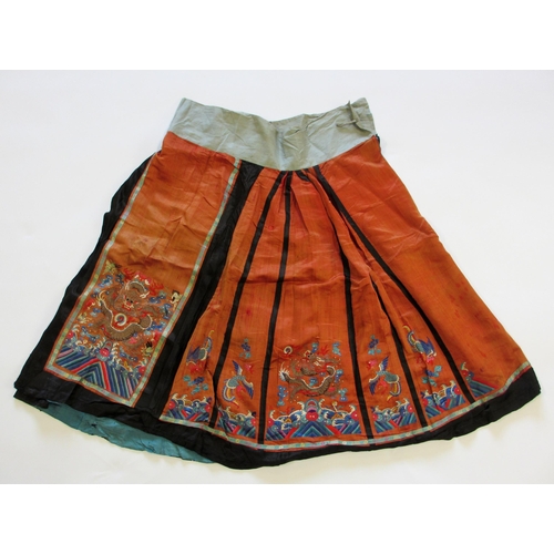 306 - A Han lady's embroidered silk skirt