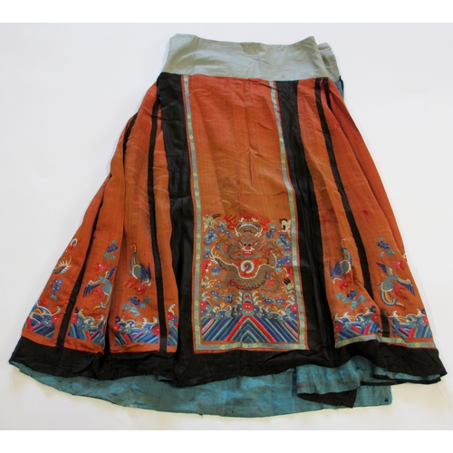 306 - A Han lady's embroidered silk skirt