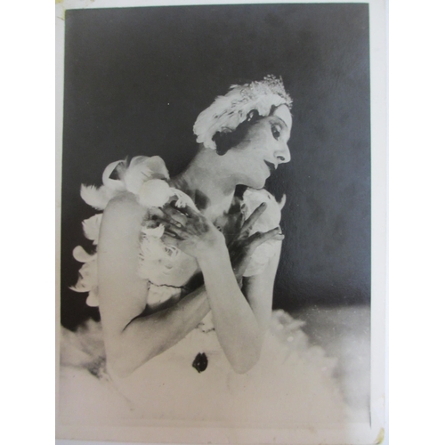 542 - Of ballet interest: A collection of 30 black and white photographs and photocards from the Diaghilev... 