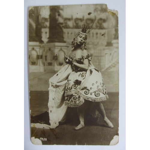 542 - Of ballet interest: A collection of 30 black and white photographs and photocards from the Diaghilev... 