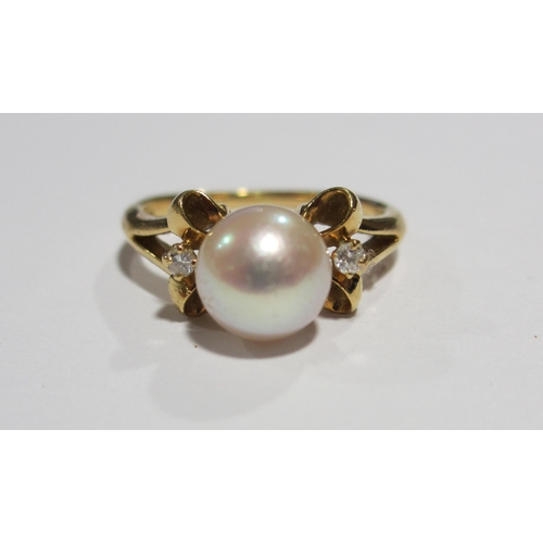 60 - An 18ct gold cultured pearl and diamond bracelet and ring