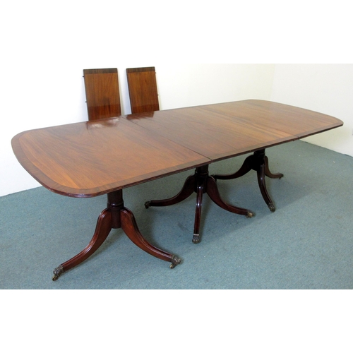 621 - A mahogany three pillar dining table in the Regency style