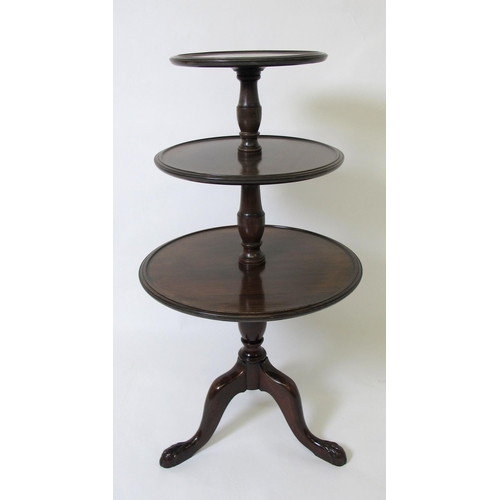 638 - A 19th century mahogany dumb waiter