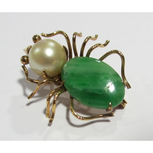 64 - A Chinese 14kt gold bug brooch