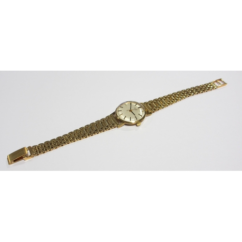 69 - A ladies Record De Luxe 9ct gold wrist watch