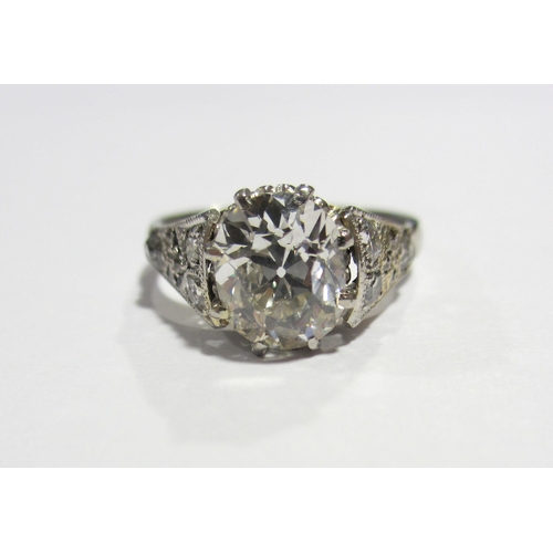 85 - An Art Deco style solitaire diamond ring