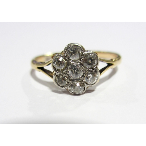 97 - An Edwardian diamond daisy head cluster ring