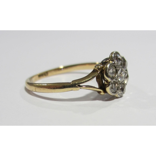 97 - An Edwardian diamond daisy head cluster ring