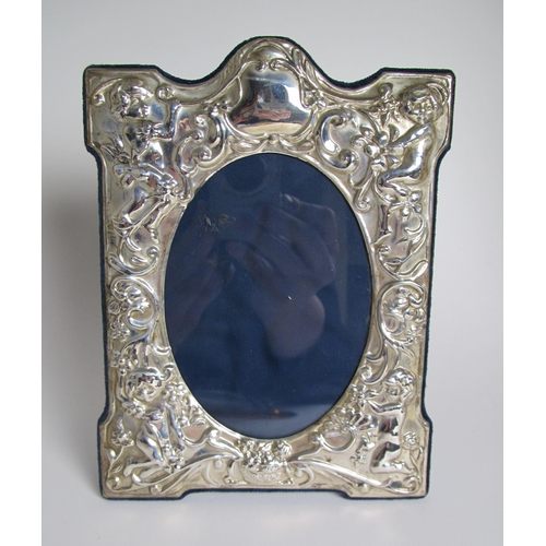 196 - A silver mounted photograph frame