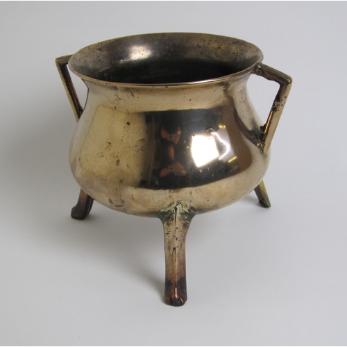 558A - A 17th / 18th Century brass two handled caudlron