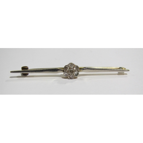 58 - An Edwardian 15 ct gold diamond set bar brooch