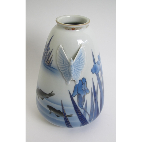 604 - A Fukugawa vase painted with carp