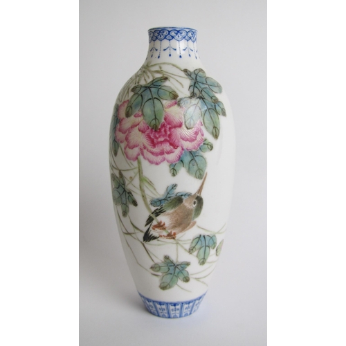 607 - A Chinese eggshell baluster vase