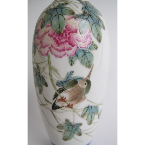 607 - A Chinese eggshell baluster vase