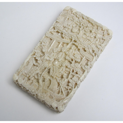 662 - A Canton ivory card case