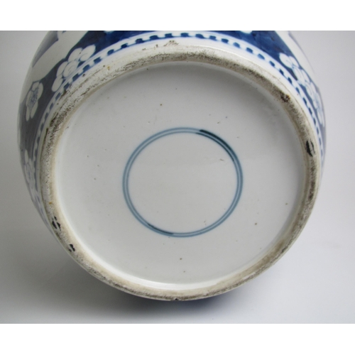 669 - A Chinese blue and white ginger jar