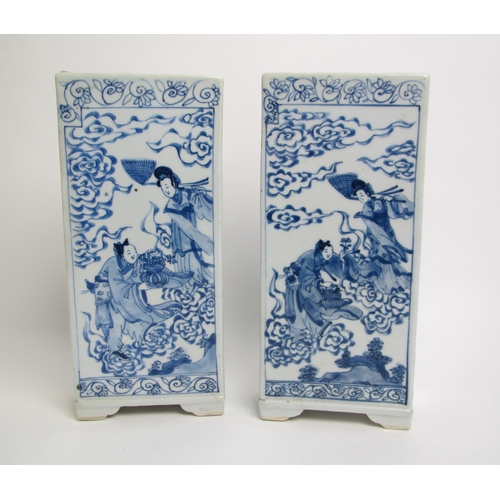 686 - A pair of Chinese blue and white table screens