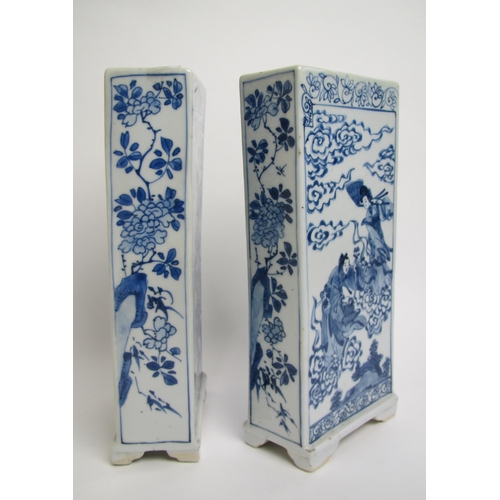 686 - A pair of Chinese blue and white table screens