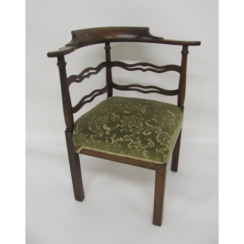 808 - A Georgian mahogany corner chair