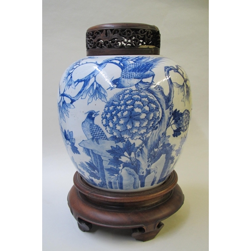 496 - A Chinese blue and white ginger jar