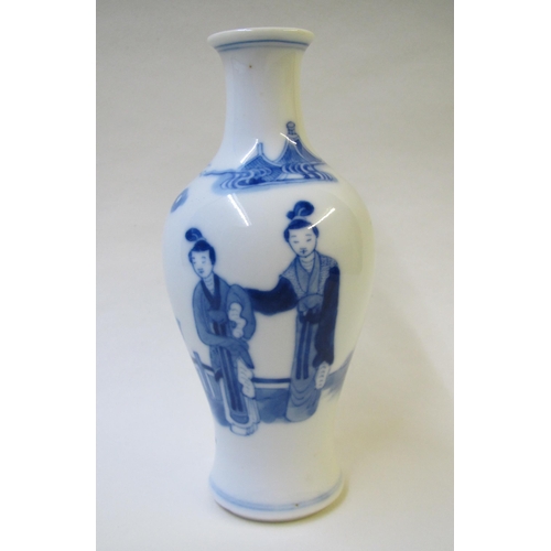 498 - A Chinese blue and white baluster vase