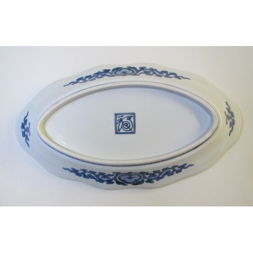 505 - A pair of Chinese blue and white oval shaped dishes