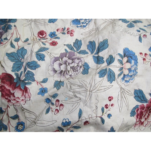 659 - A pair of silk curtains