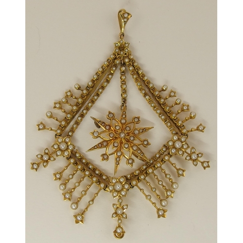 155 - A large Edwardian pendant