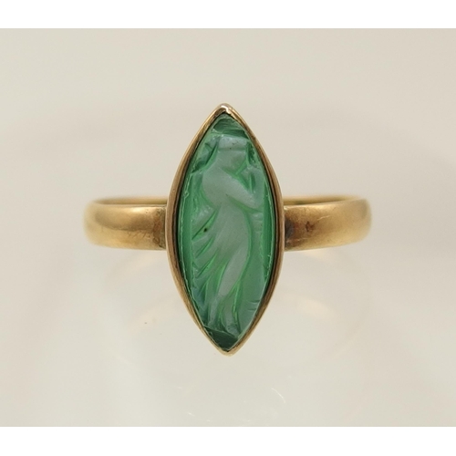 158 - A continental glass cameo ring